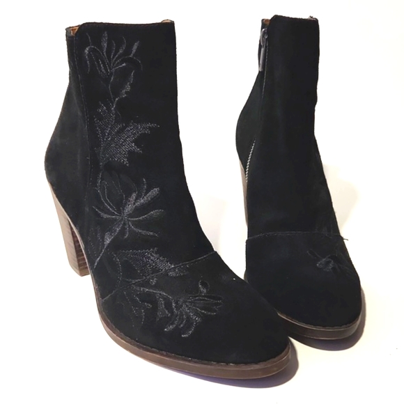 Lucky Brand Eleanor Black Suede Floral Embroidered Zip Up Bootie Size 8 EUC - Picture 11 of 11